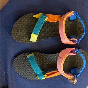 Color block teva